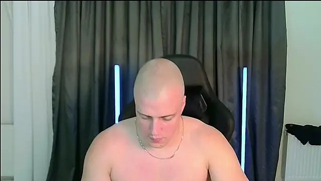 Bigbaald élő XXX-chatje