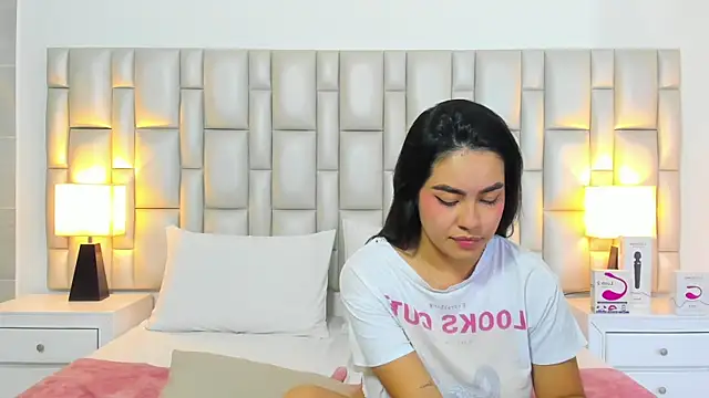 paola_katy_dicks' Live XXX Chat