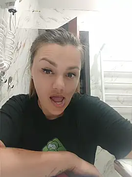 Онлайн чат XXX KrissSexi