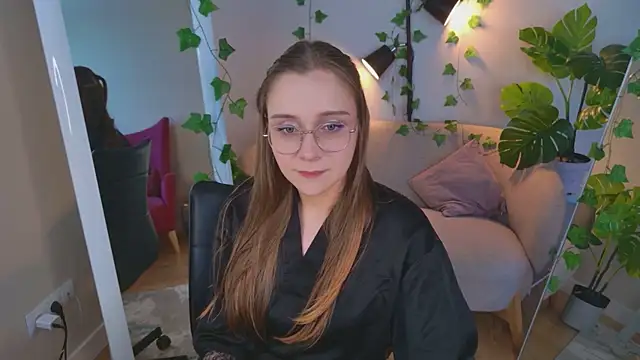 HollyWheeler live XXX chat