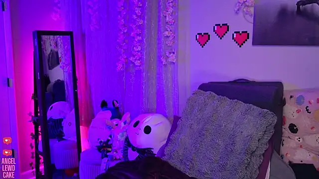Angel-Lewd-Cake 现场XXX聊天
