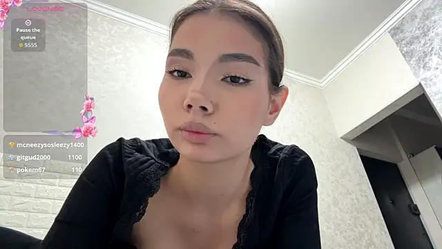 MarylnMonnier Adlı Modelin Canlı XXX Sohbeti