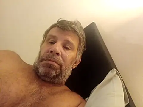 stud2512のライブXXXチャット