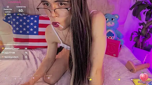 Emilly-hall Show in webcam