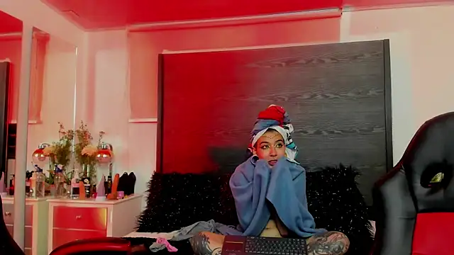 Chatroom XXX en direct de inkedsinners_