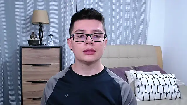 BlackFoXXX69 现场XXX聊天