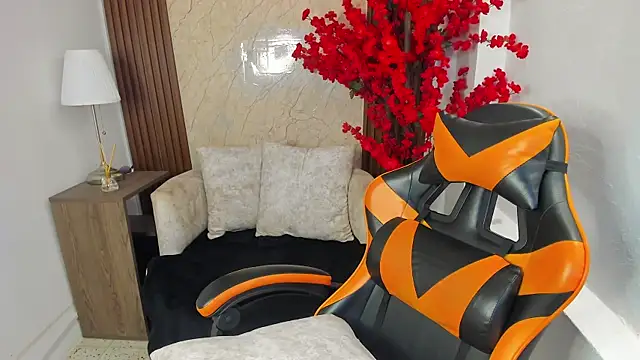 Онлайн чат XXX Atiena_