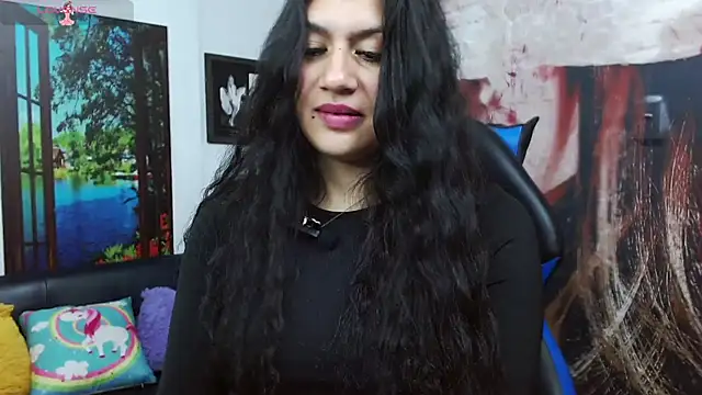 gigi_gilt_ Adlı Modelin Canlı XXX Sohbeti
