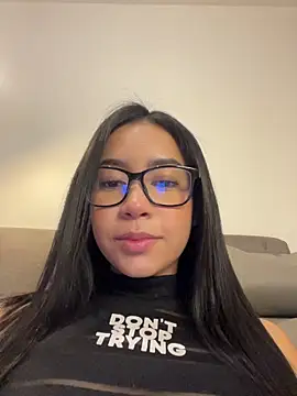 Soe_Love's Live XXX Chat
