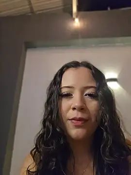 دردشة DollyRosee الجنسية المباشرة