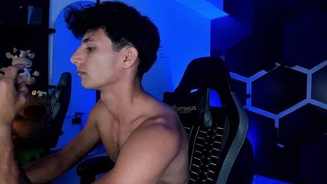 MaxiimoRomano_ লাইভ XXX চ্যাট