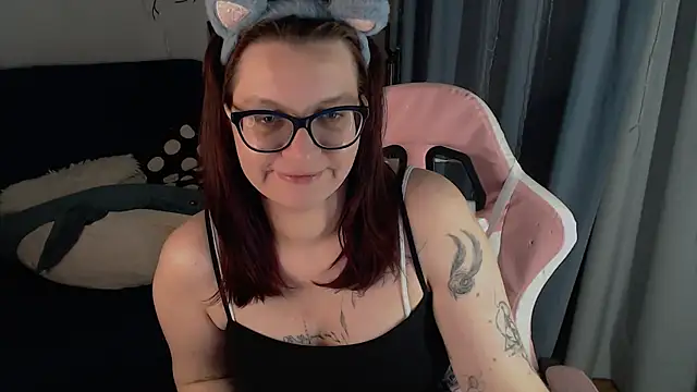 Milaniya_Poolys Chat XXX in diretta