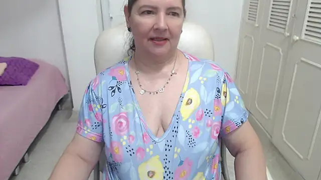 leonela_69 Live XXX Chat