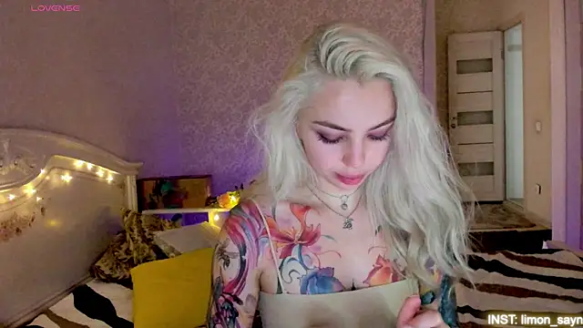 LillyMoure_ Chat XXX in diretta