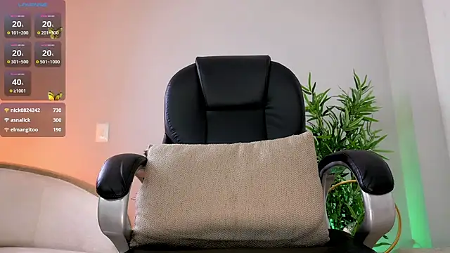 NiaBennet_ XXX чат на живо
