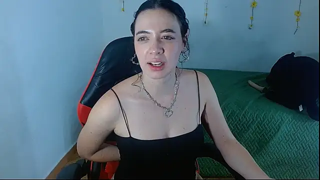 sajecrismaa's Live XXX Chat