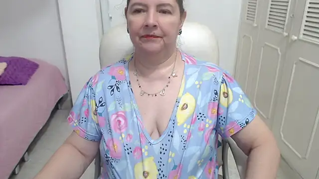 leonela_69: онлайн-секс-чат
