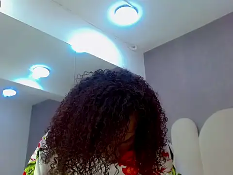Онлайн чат XXX bella_77_