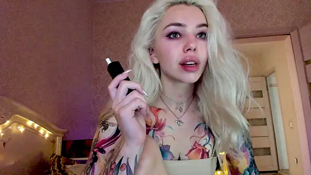 Онлайн чат XXX LillyMoure_