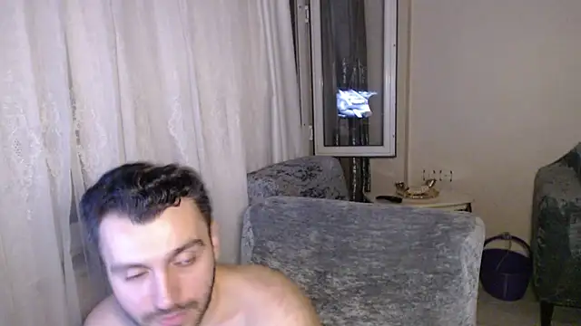 handsomeee04 Adlı Modelin Canlı XXX Sohbeti