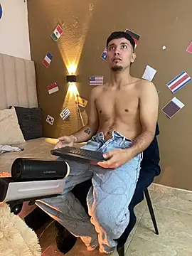 Chat +18 de Noah_Smith01 ao vivo
