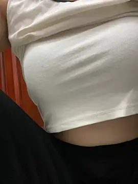 Živý XXX chat Milk_Mom99