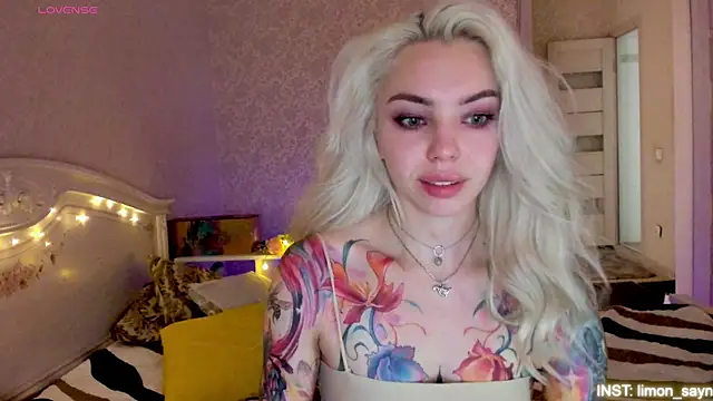 LillyMoure_ live XXX chat