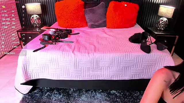 XXX chat uživo modela BDSM-DOLL