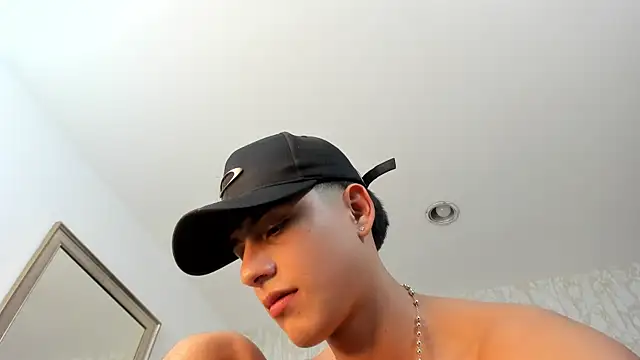 XXX chat uživo modela Lander_Cruz