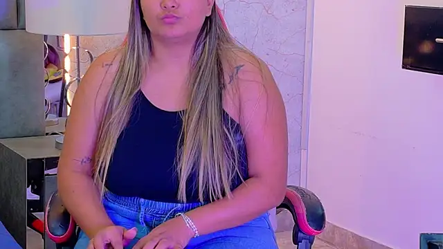 צ'אט XXX בשידור חי של MiaLaurents