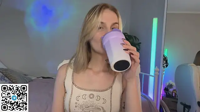_Vikky_Moon_ 라이브 XXX 채팅