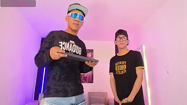 Marcus_and_Tony Adlı Modelin Canlı XXX Sohbeti