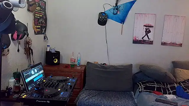 Chat +18 de pyrowuff ao vivo