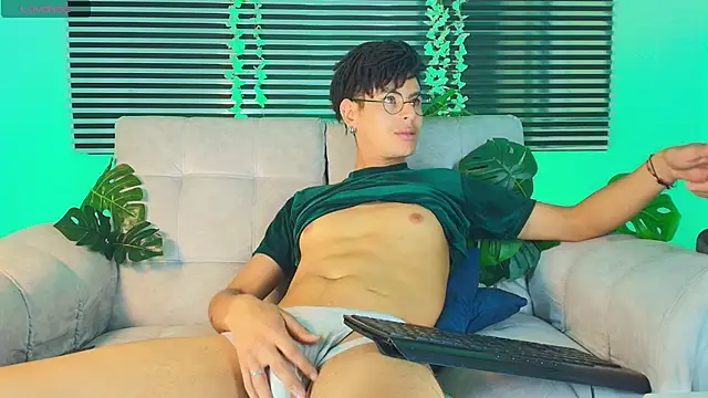Chatroom XXX en direct de ThiiagoSaeenz