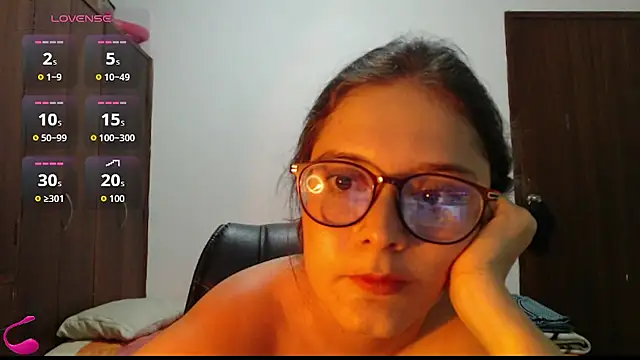Chatroom XXX en direct de MadieeLorez