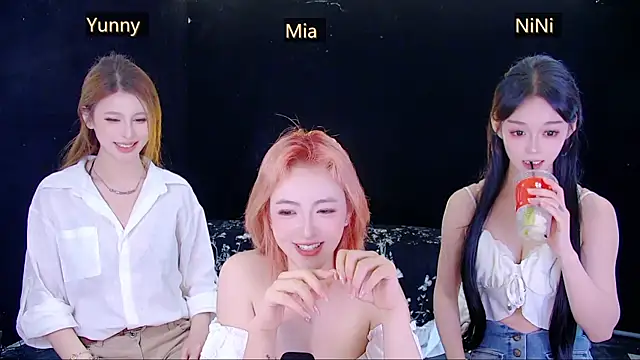 MiNi-U live XXX chat