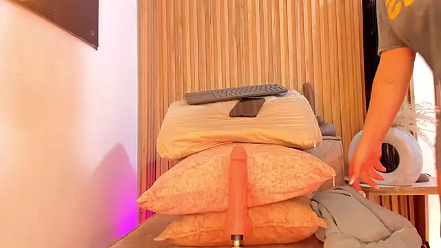 sofhiaa_adaams Adlı Modelin Canlı XXX Sohbeti