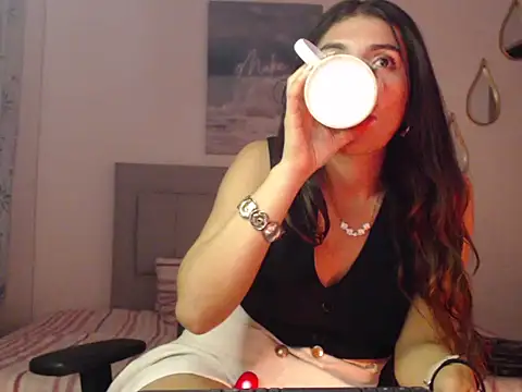 Julietaamado's Live XXX Chat