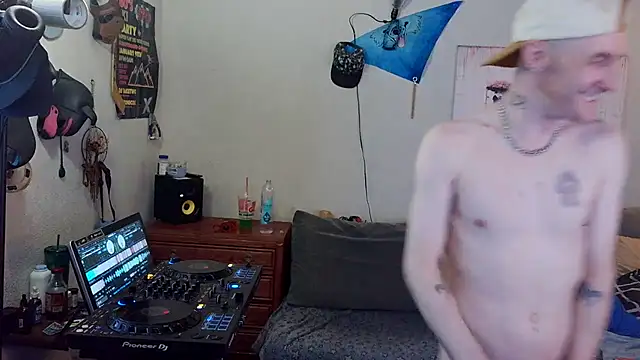 pyrowuff live XXX chat
