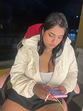 Chat +18 de Nahomy-fire ao vivo