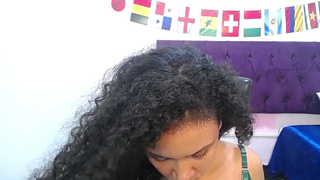 צ'אט XXX בשידור חי של Little18Doll