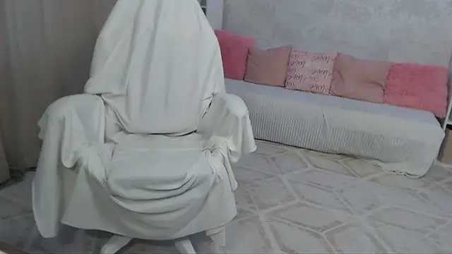 EmmyMills Live XXX-Chat