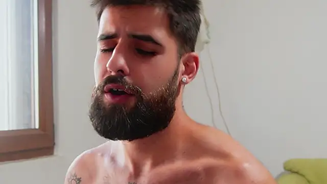 Czat XXX na żywo – HairyRobxxx