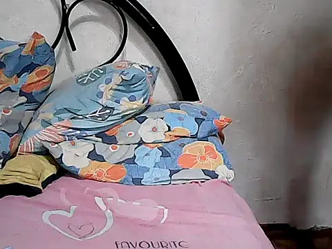 HornyPussie69's Live XXX Chat