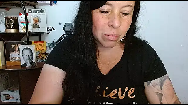 LauraMallioni's Live XXX Chat