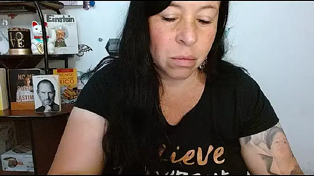 LauraMallioni's Live XXX Chat