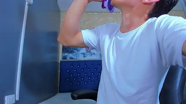 ElanGiraldo Live XXX-Chat