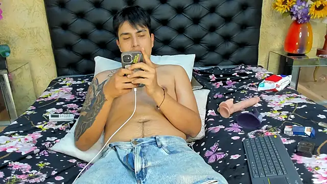ThomasThundr Adlı Modelin Canlı XXX Sohbeti