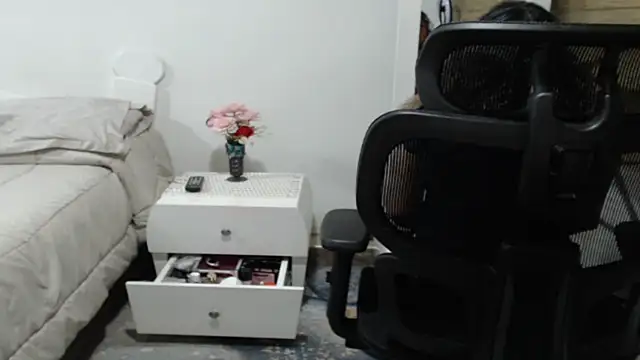 jesy_hot Chat XXX live