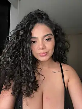 Curlyierr's Live XXX Chat